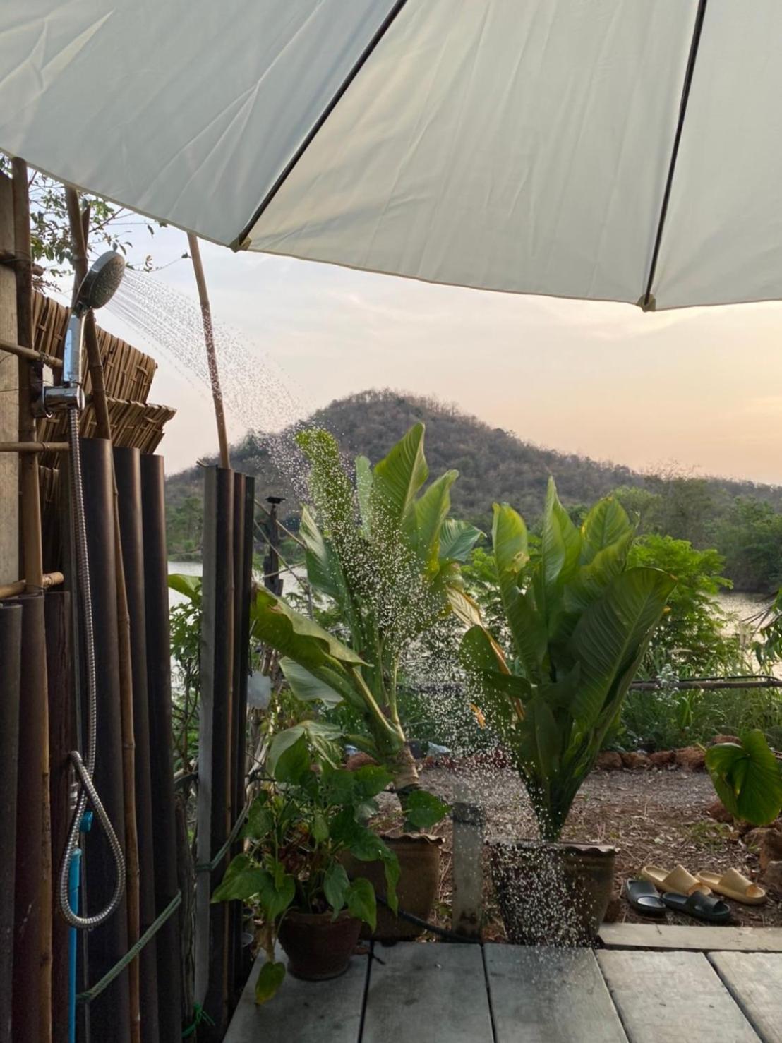 Royal Mountain Hut Hotel Ratchaburi Стая снимка