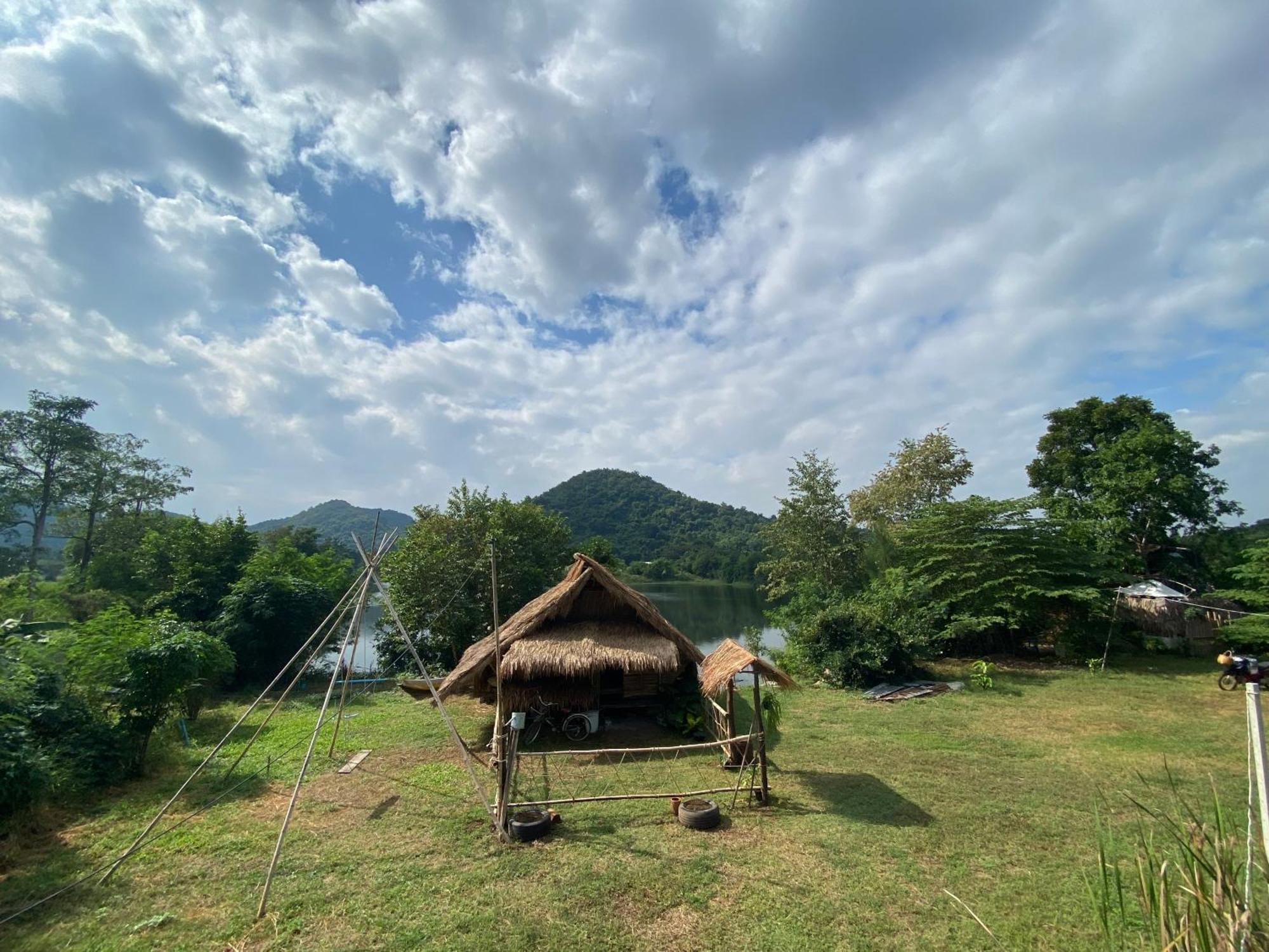 Royal Mountain Hut Hotel Ratchaburi Екстериор снимка