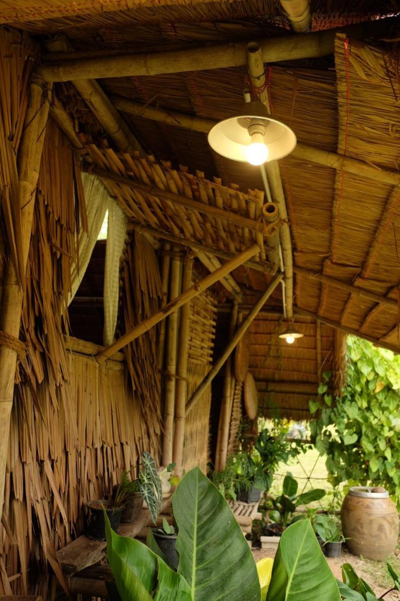 Royal Mountain Hut Hotel Ratchaburi Стая снимка