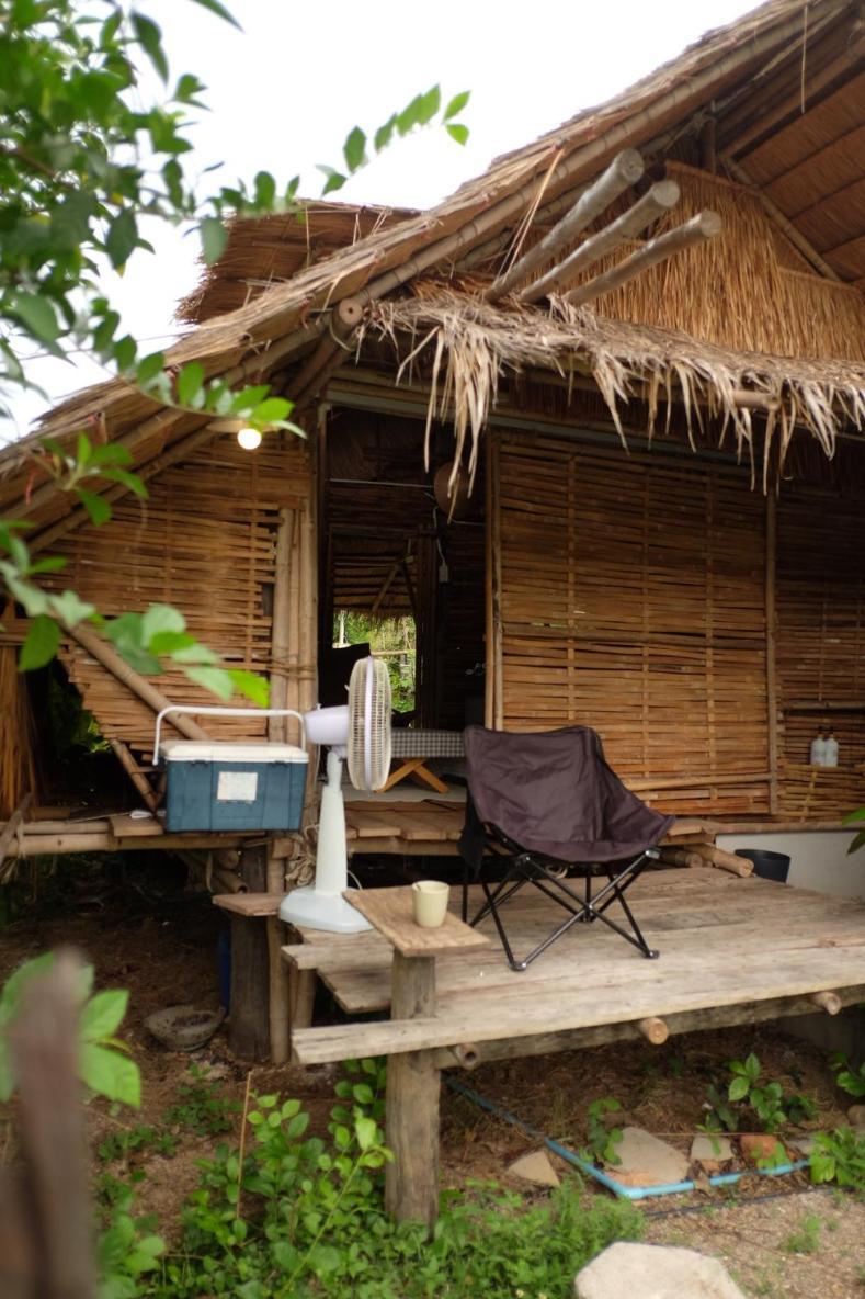 Royal Mountain Hut Hotel Ratchaburi Стая снимка