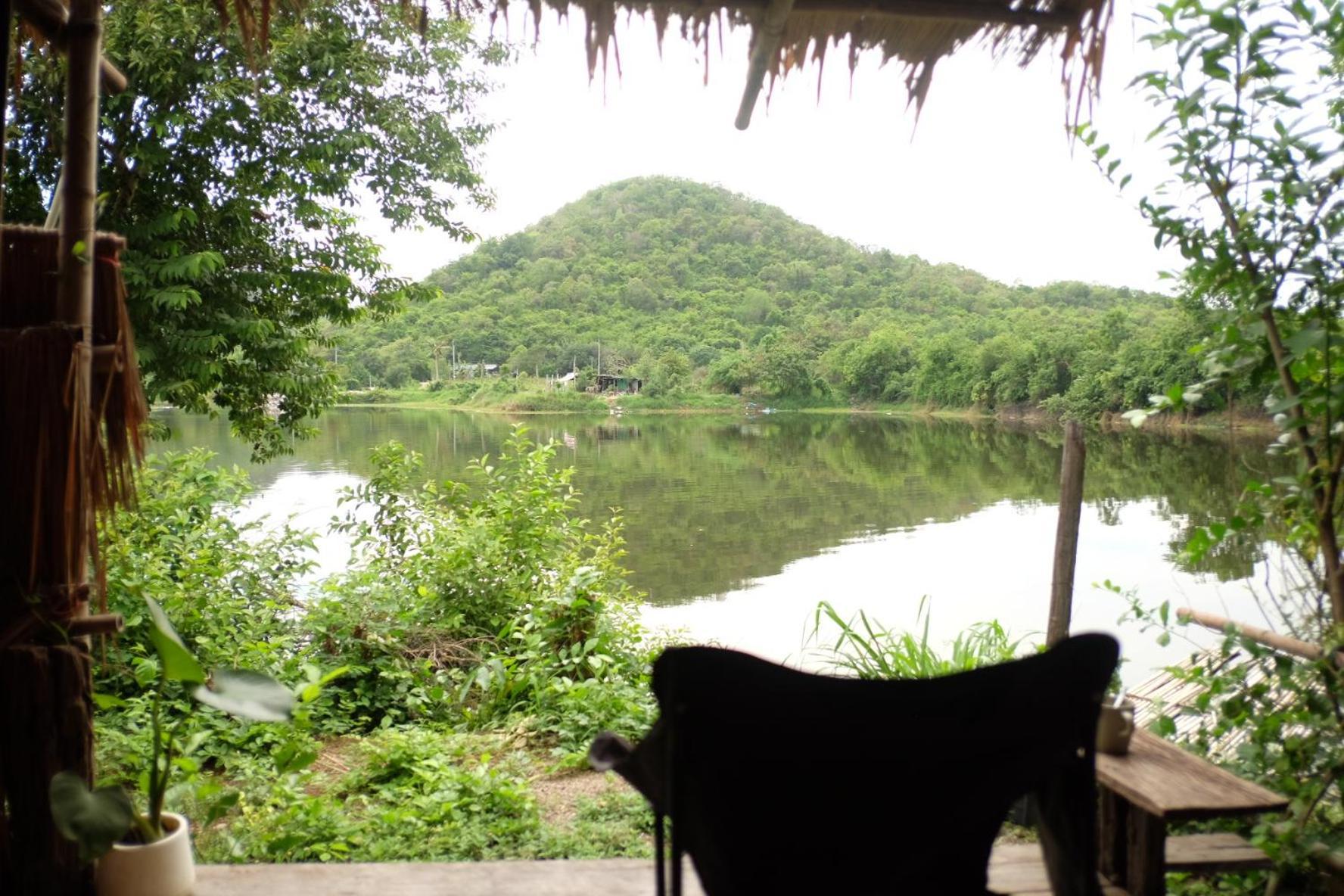 Royal Mountain Hut Hotel Ratchaburi Стая снимка