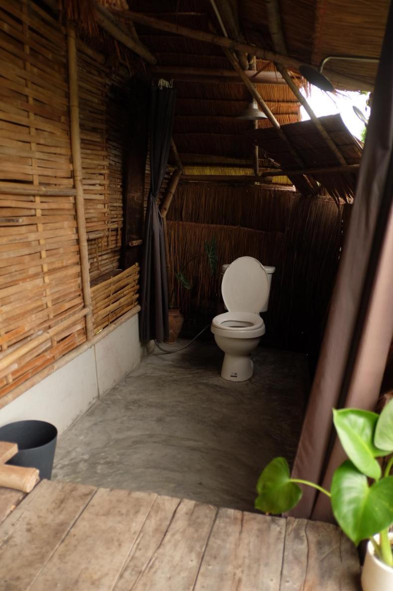 Royal Mountain Hut Hotel Ratchaburi Стая снимка