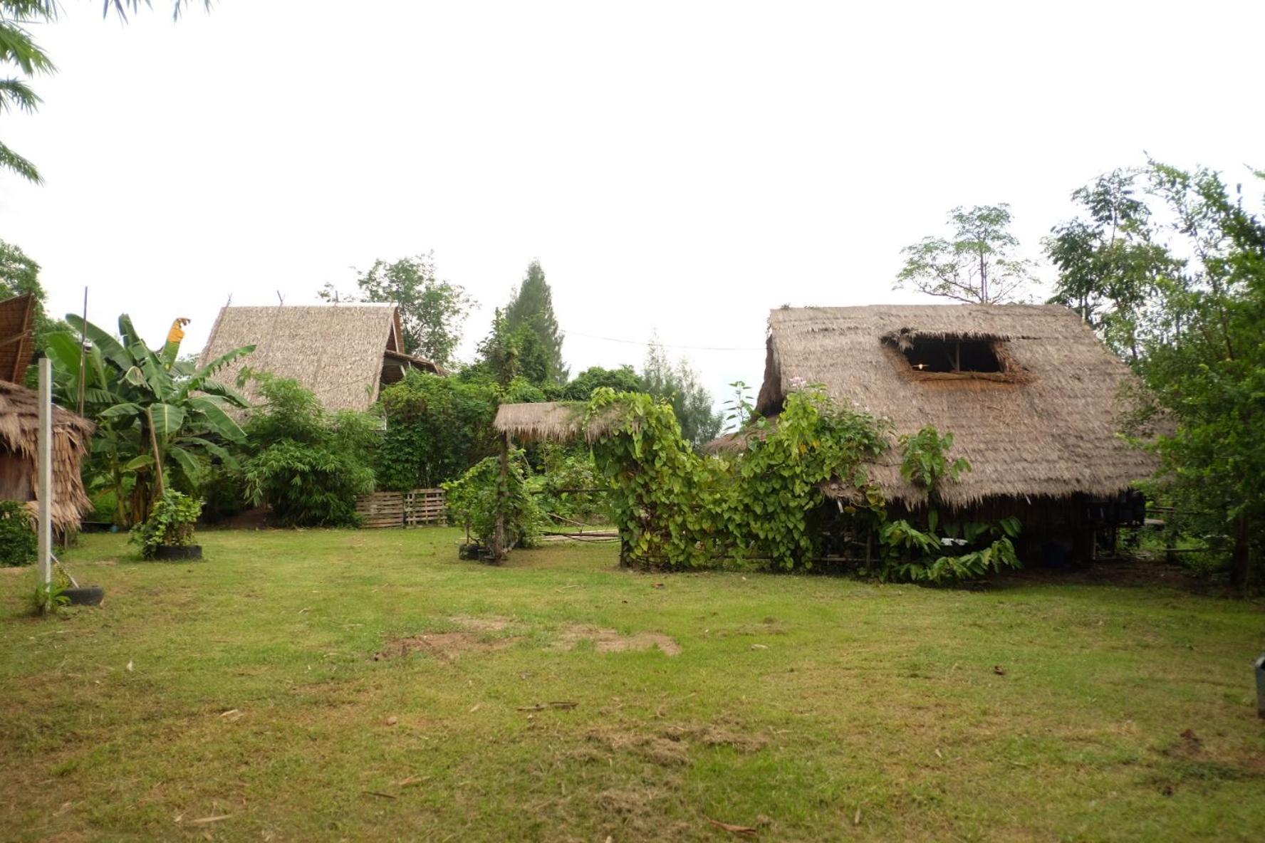 Royal Mountain Hut Hotel Ratchaburi Стая снимка